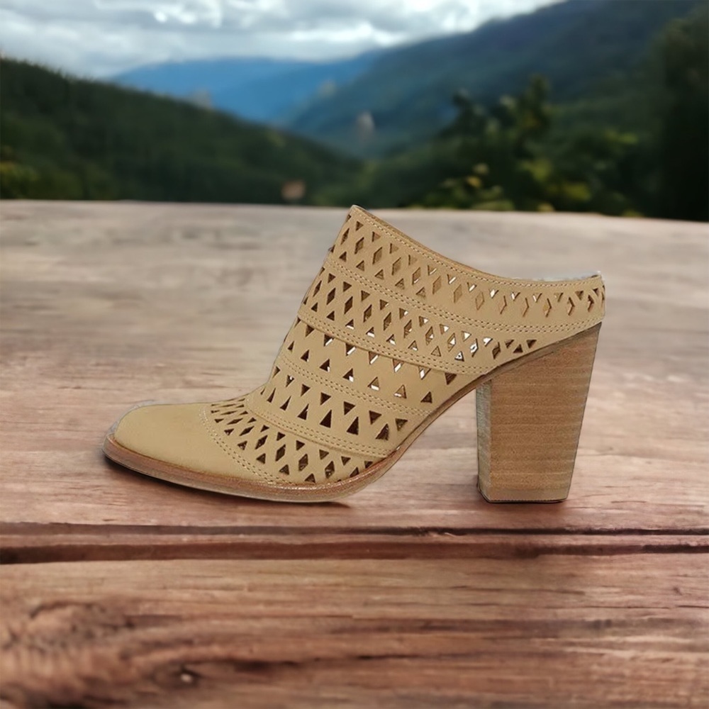 STEVE Madden Harmony Tan Nubuck Leather Cutout Mules sz 8.5